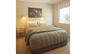 2-bedroom unit queen bed