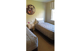 2-bedroom unit single beds